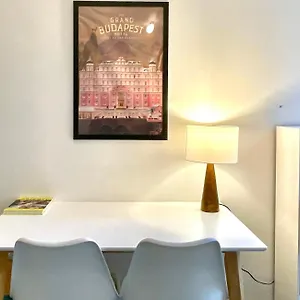 Charming Bright Sunny Near Canal St Martin Apartamento París