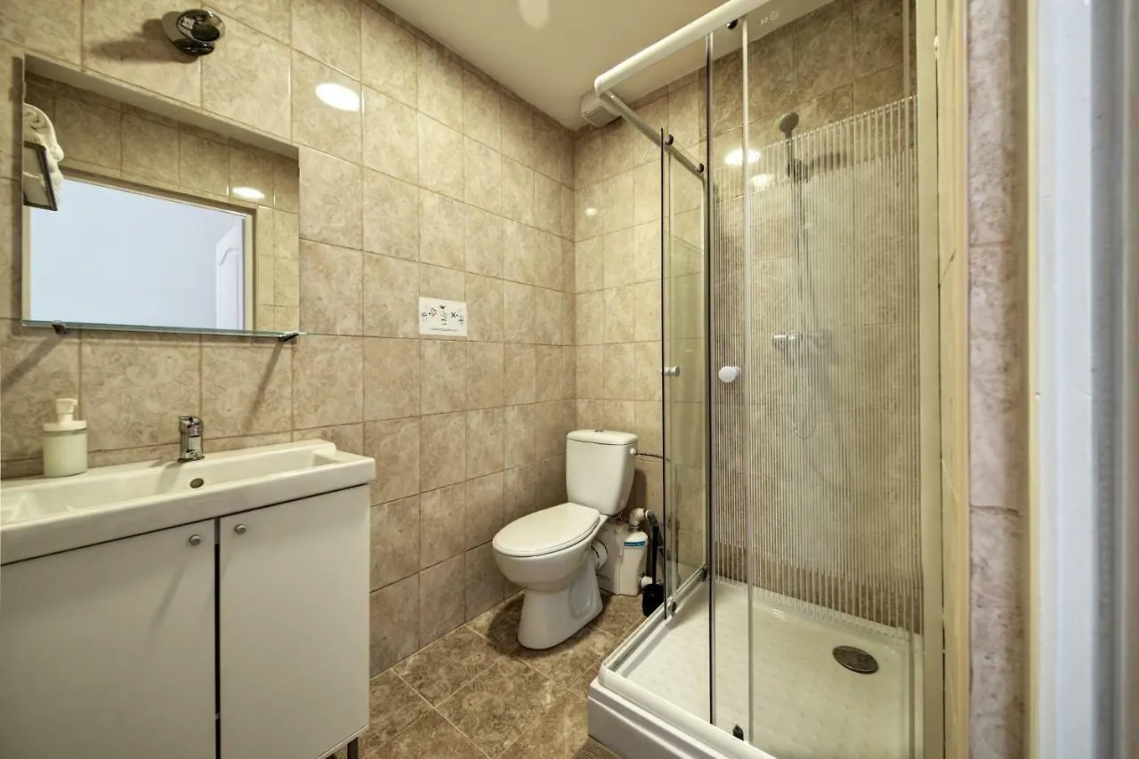 Heart Of Downtown Apartment Budapest 0*,